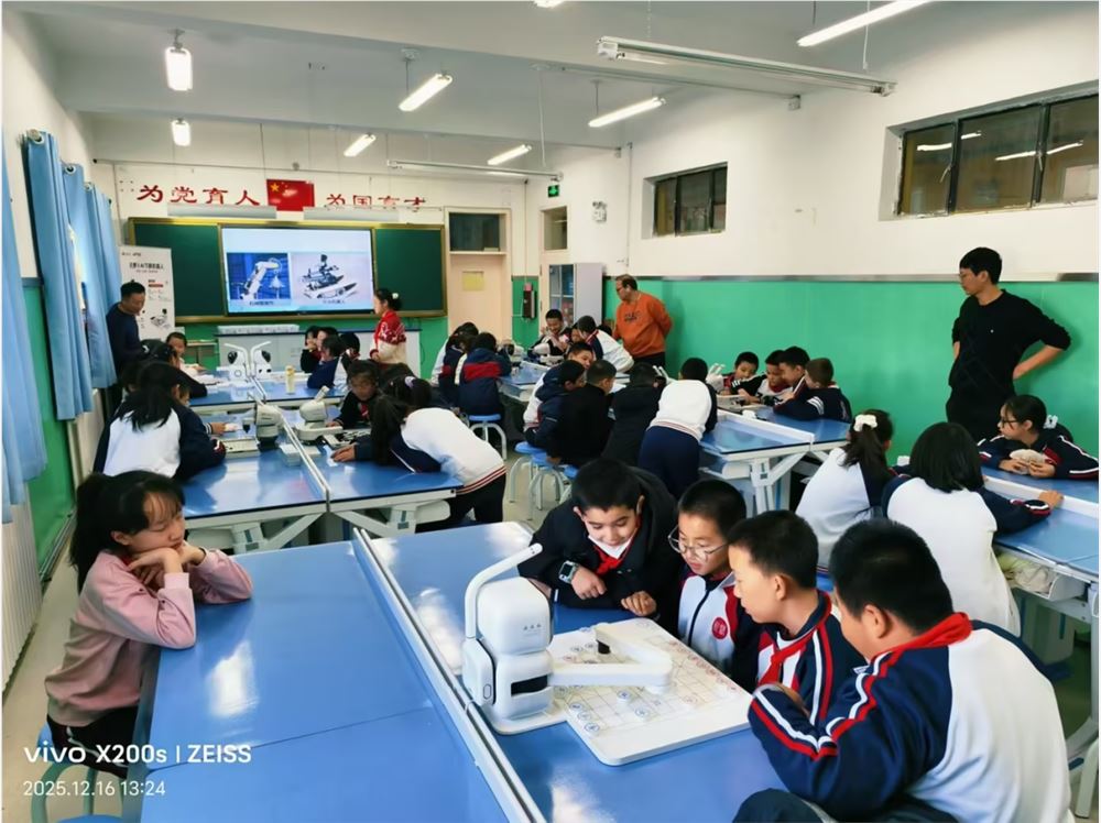 落地数十所学校，元萝卜“AI进校园”为校园素质教育注入科技活力