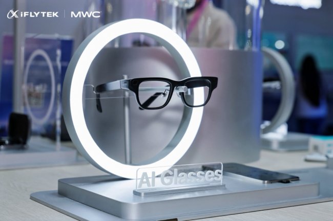 MWC首秀即焦点！讯飞AI眼镜携多模态同传大模型革新智能穿戴体验